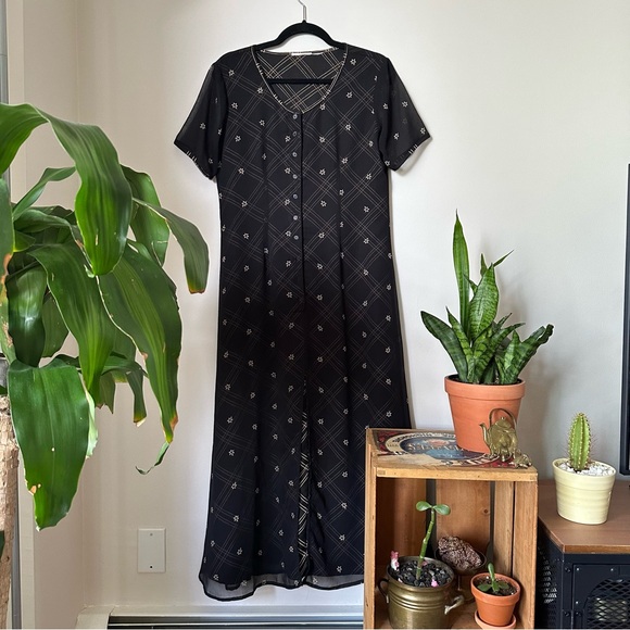 3 for $20 ✨VINTAGE CHIFFON OVERLAY MAXI DRESS - Picture 2 of 5